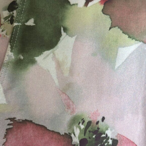 🌸 St. John Floral V-Neck Top – Size Medium - Picture 6 of 6